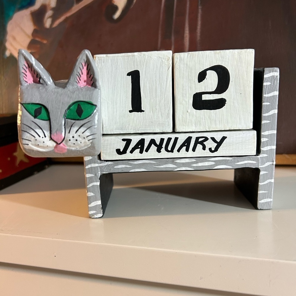 Hand Carved Gray Cat Perpetual Calendar Wooden Desk Calendar Indonesia Decor